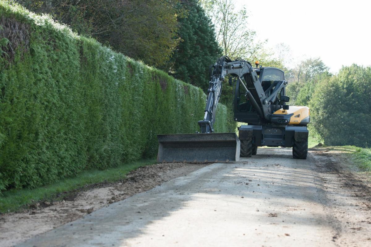 1420470947 mecalac excavator nouvelle12mxt 04